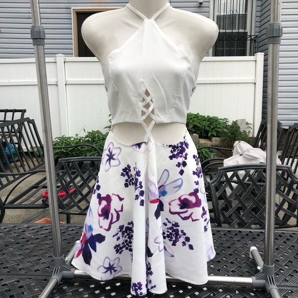 NEW White Halterneck Floral Crossback Straps Dress - Picture 4 of 7